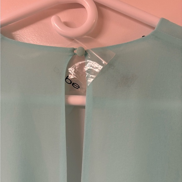 Bebe baby blue flowy bodysuit size medium - Picture 5 of 6